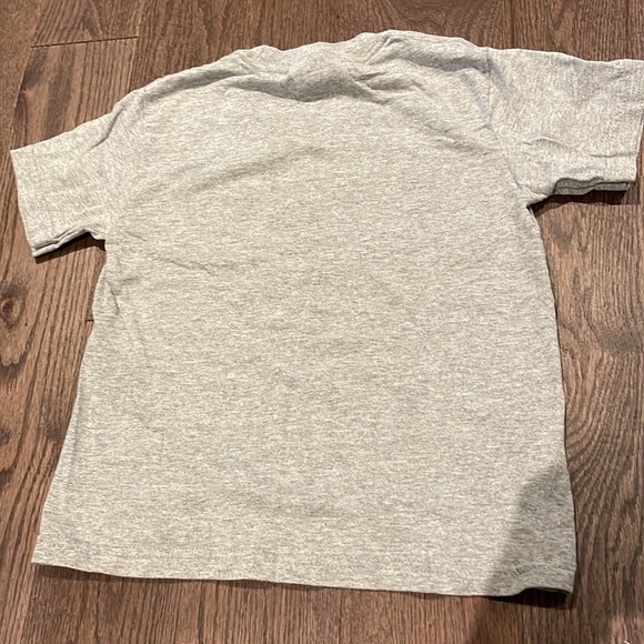 Queen’s University sz 2-4 youth Tshirt - Picture 4 of 5